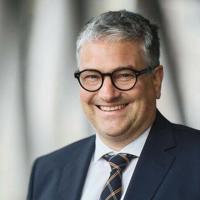 Prof. Dr. Bernhard Hirt